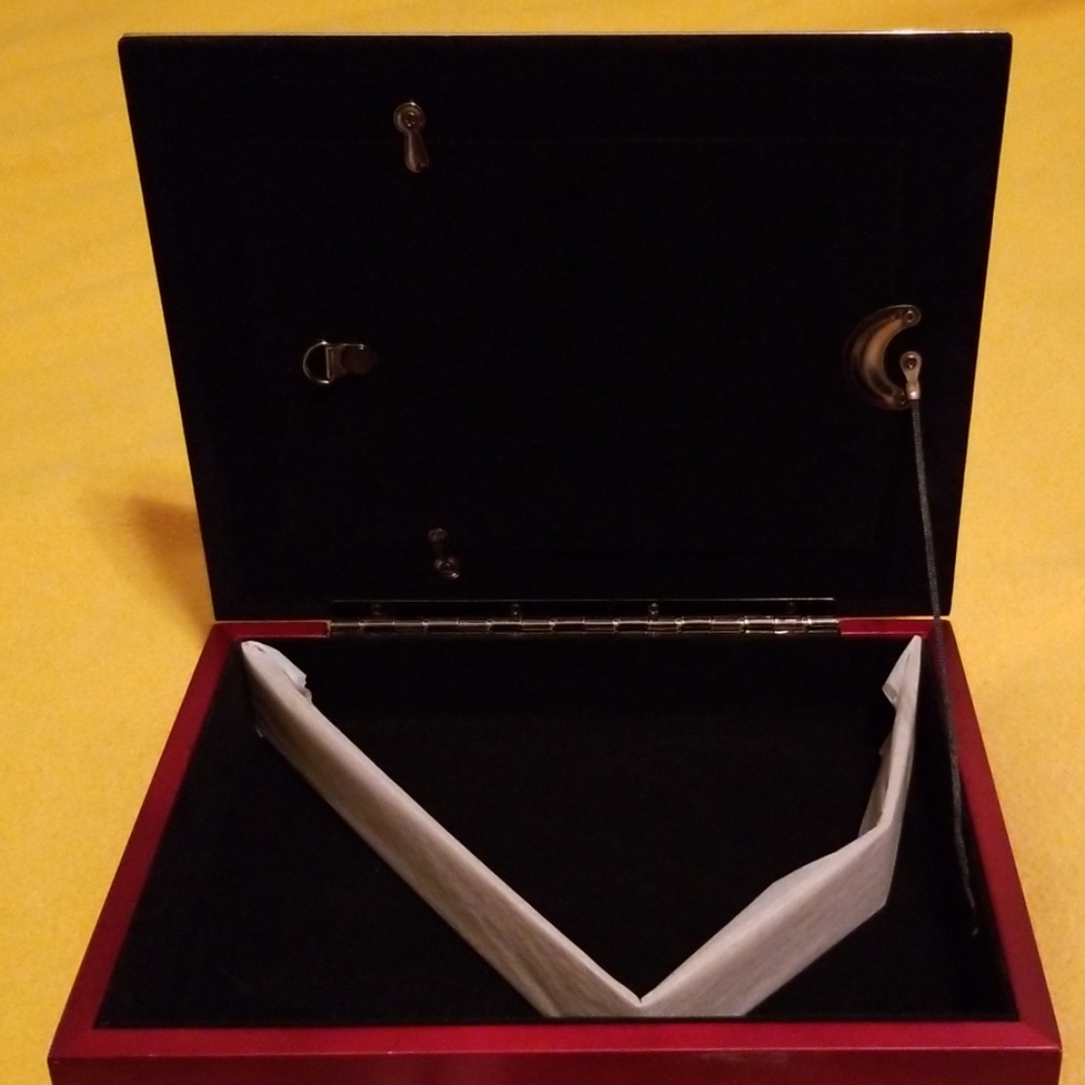 NWOT Keepsake Photo Storage Box - Picture 5 of 5